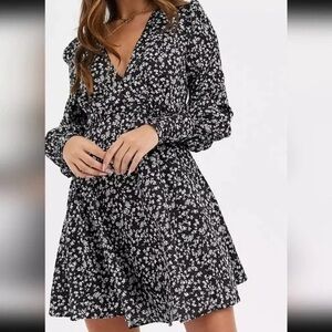 La Maison Talulah - Deep V Long Sleeve Mini Dress Black and White Floral